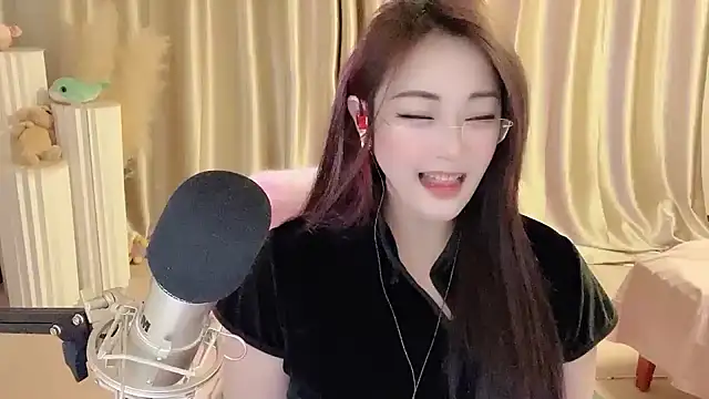 Daisy-77 online show from 27, 2, 2025