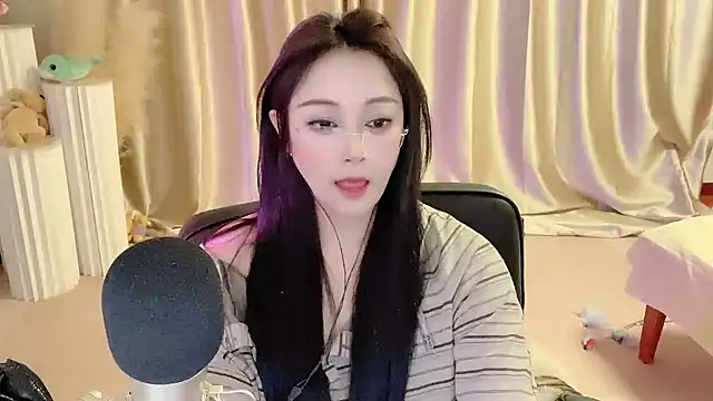 Daisy-77 online show from 8, 3, 2025