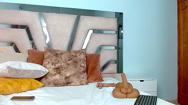 cintia hills online show from 9, 1, 2025