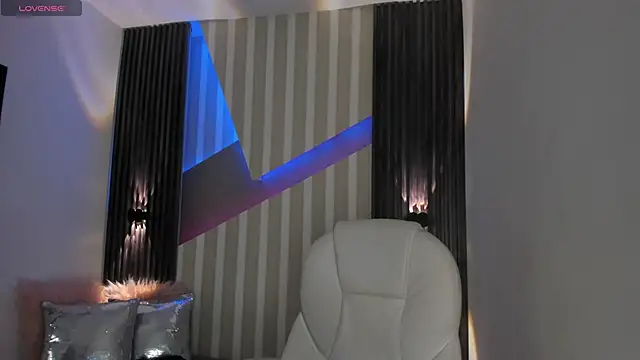 Snapshot of emily_layton chatting on 14, 1, 2025 emily layton online show from 14, 1, 2025