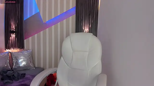 Snapshot of emily_layton chatting on 16, 1, 2025 emily layton online show from 16, 1, 2025