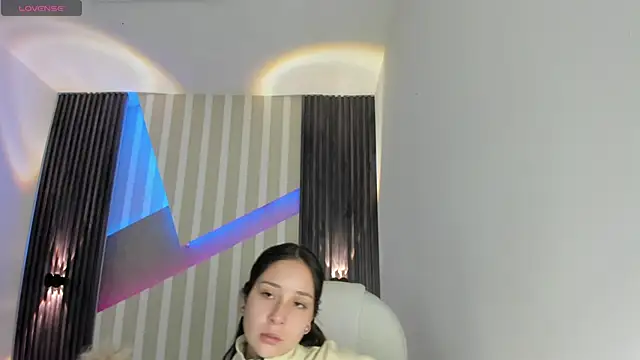 Snapshot of emily_layton chatting on 25, 1, 2025 emily layton online show from 25, 1, 2025