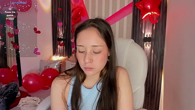 Snapshot of emily_layton chatting on 21, 2, 2025 emily layton online show from 21, 2, 2025