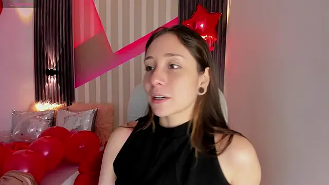 Snapshot of emily_layton chatting on 26, 2, 2025 emily layton online show from 26, 2, 2025