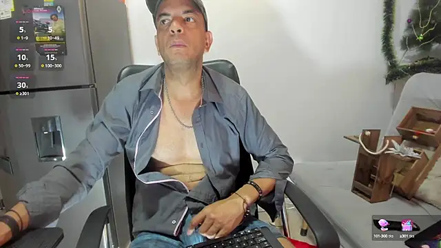 Snapshot of latinmartin73 chatting on 7, 12, 2024 latinmartin73 online show from 7, 12, 2024