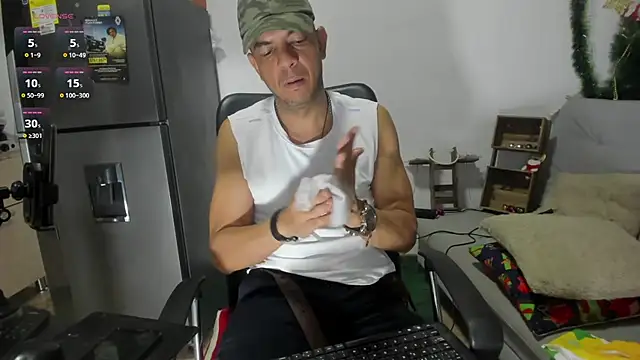 Snapshot of latinmartin73 chatting on 10, 12, 2024 latinmartin73 online show from 10, 12, 2024