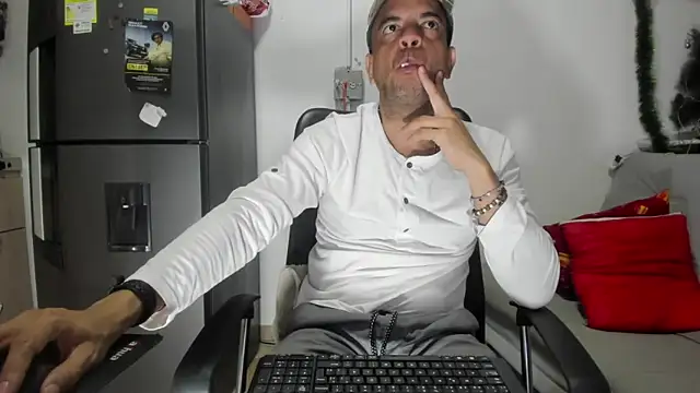 Snapshot of latinmartin73 chatting on 30, 12, 2024 latinmartin73 online show from 30, 12, 2024