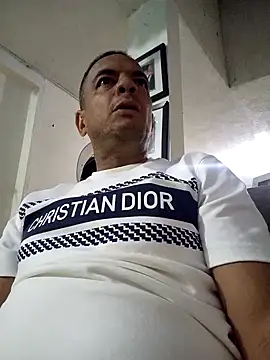 Snapshot of latinmartin73 chatting on 1, 1, 2025 latinmartin73 online show from 1, 1, 2025