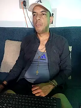Snapshot of latinmartin73 chatting on 23, 1, 2025 latinmartin73 online show from 23, 1, 2025