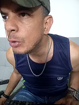 Snapshot of latinmartin73 chatting on 8, 2, 2025 latinmartin73 online show from 8, 2, 2025