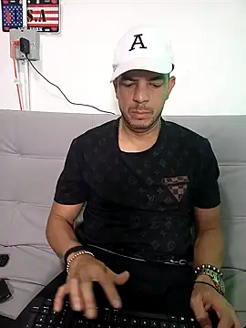 Snapshot of latinmartin73 chatting on 13, 2, 2025 latinmartin73 online show from 13, 2, 2025