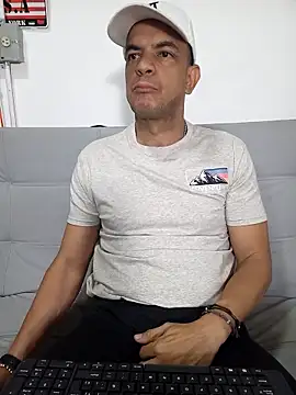Snapshot of latinmartin73 chatting on 22, 2, 2025 latinmartin73 online show from 22, 2, 2025
