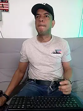 Snapshot of latinmartin73 chatting on 23, 2, 2025 latinmartin73 online show from 23, 2, 2025