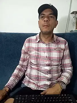 Snapshot of latinmartin73 chatting on 7, 3, 2025 latinmartin73 online show from 7, 3, 2025