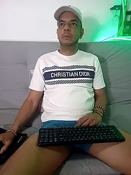 Snapshot of latinmartin73 chatting on 16, 3, 2025 latinmartin73 online show from 16, 3, 2025