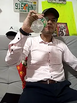 Snapshot of latinmartin73 chatting on 9, 9, 2025 latinmartin73 online show from 9, 9, 2025