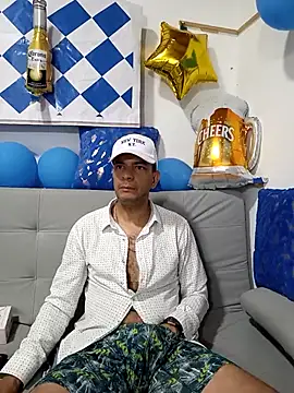 Snapshot of latinmartin73 chatting on 25, 9, 2025 latinmartin73 online show from 25, 9, 2025