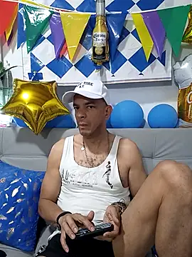 Snapshot of latinmartin73 chatting on 26, 9, 2025 latinmartin73 online show from 26, 9, 2025
