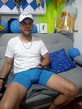 Snapshot of latinmartin73 chatting on 1, 10, 2025 latinmartin73 online show from 1, 10, 2025