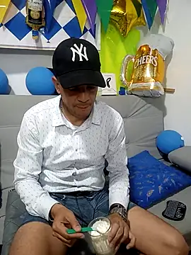 Snapshot of latinmartin73 chatting on 1, 10, 2025 latinmartin73 online show from 1, 10, 2025
