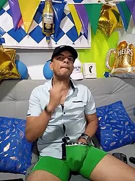 Snapshot of latinmartin73 chatting on 3, 10, 2025 latinmartin73 online show from 3, 10, 2025