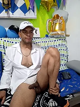 Snapshot of latinmartin73 chatting on 5, 10, 2025 latinmartin73 online show from 5, 10, 2025