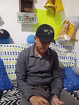 Snapshot of latinmartin73 chatting on 8, 10, 2025 latinmartin73 online show from 8, 10, 2025