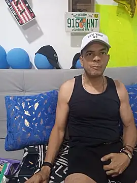 Snapshot of latinmartin73 chatting on 8, 10, 2025 latinmartin73 online show from 8, 10, 2025