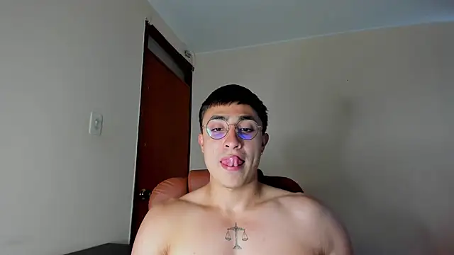Snapshot of Leoknight chatting on 3, 2, 2025 Leoknight online show from 3, 2, 2025