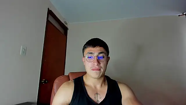 Snapshot of Leoknight chatting on 4, 2, 2025 Leoknight online show from 4, 2, 2025