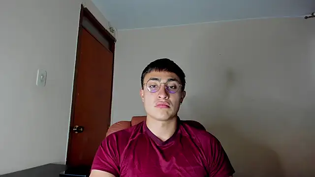 Snapshot of Leoknight chatting on 5, 2, 2025 Leoknight online show from 5, 2, 2025