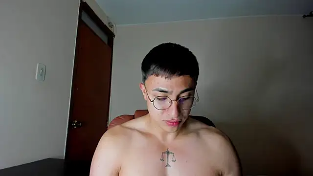 Snapshot of Leoknight chatting on 7, 2, 2025 Leoknight online show from 7, 2, 2025