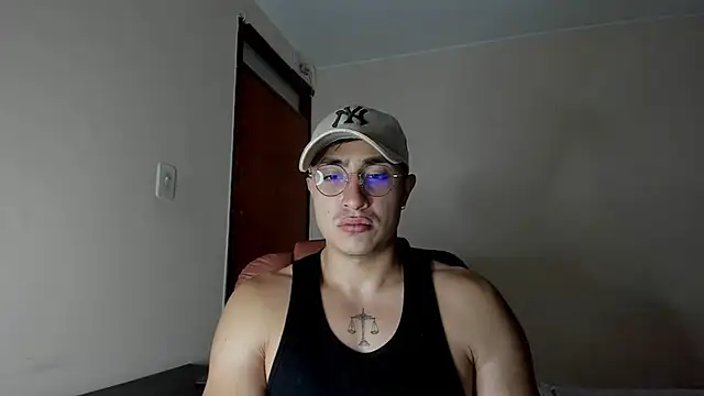 Snapshot of Leoknight chatting on 5, 3, 2025 Leoknight online show from 5, 3, 2025
