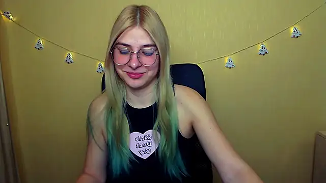 Snapshot of Luna_Lush_ chatting on 5, 12, 2024 Luna Lush online show from 5, 12, 2024