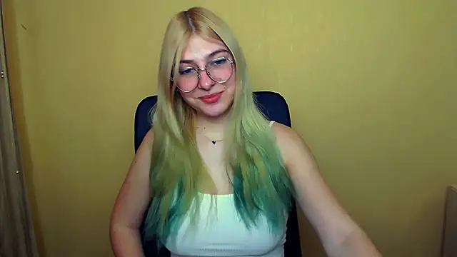 Snapshot of Luna_Lush_ chatting on 7, 1, 2025 Luna Lush online show from 7, 1, 2025