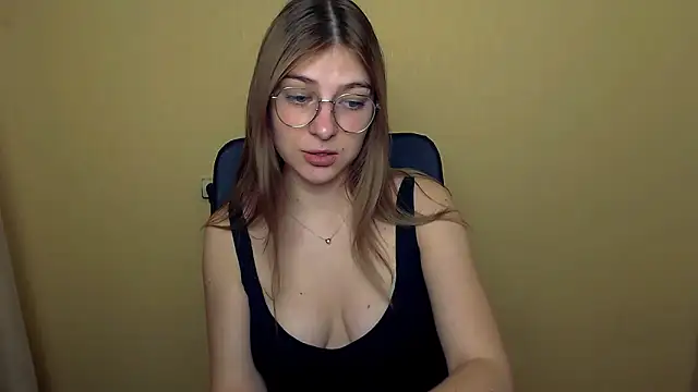 Snapshot of Luna_Lush_ chatting on 5, 11, 2025 Luna Lush online show from 5, 11, 2025