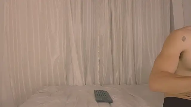 Miiafoxxx online show from 12, 2, 2026