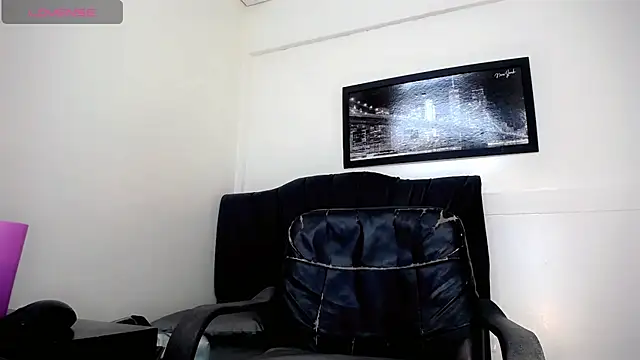 Diosiris Riannys online show from 24, 10, 2025