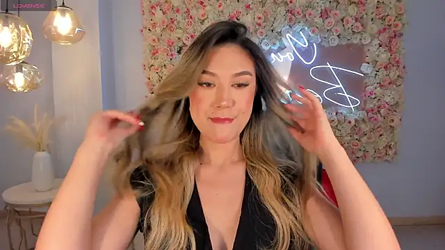 RebeccaHudson online show from 10, 11, 2025