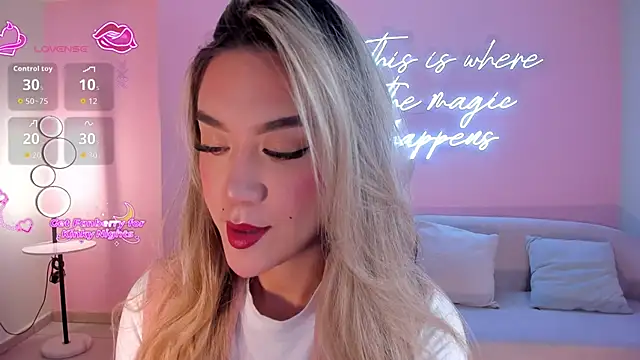 RebeccaHudson online show from 3, 3, 2026