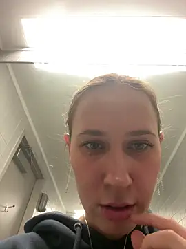 M1ssyk1ssy online show from 2, 1, 2025