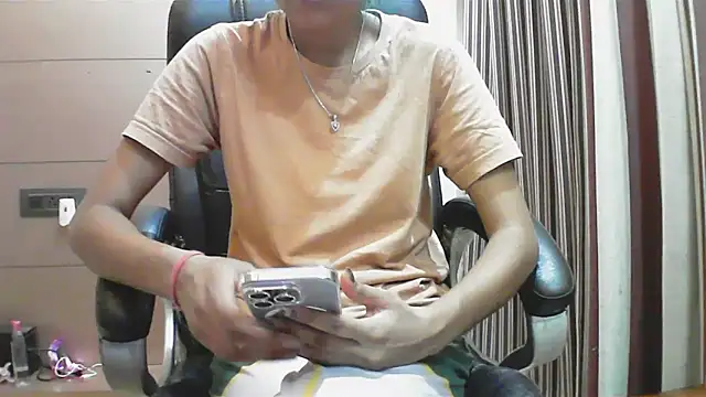 collage hoty online show from 31, 10, 2025