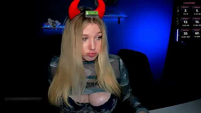 Snapshot of nikole_kitt chatting on 1, 2, 2025 nikole kitt online show from 1, 2, 2025
