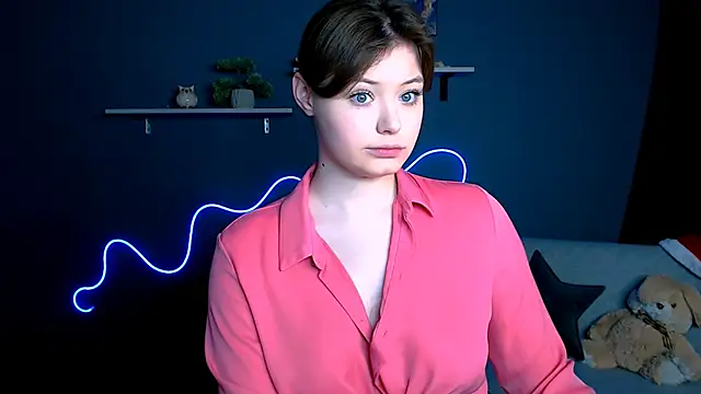 Snapshot of nikole_kitt chatting on 8, 2, 2025 nikole kitt online show from 8, 2, 2025
