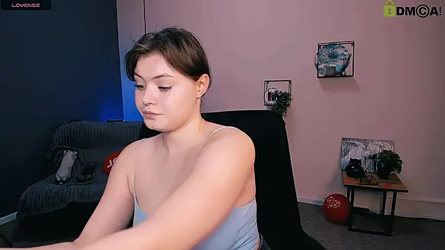 Snapshot of nikole_kitt chatting on 8, 3, 2025 nikole kitt online show from 8, 3, 2025