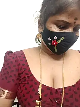 Snapshot of gaurika18 chatting on 19, 4, 2026 gaurika18 online show from 19, 4, 2026