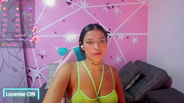 Snapshot of samantha_simur chatting on 6, 12, 2024 samantha simur online show from 6, 12, 2024