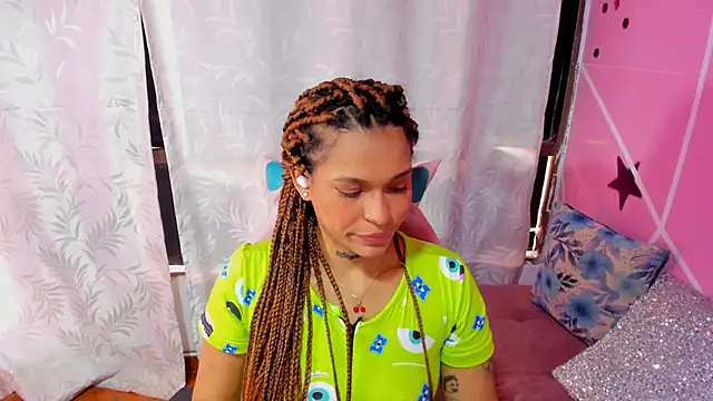 Snapshot of samantha_simur chatting on 28, 2, 2025 samantha simur online show from 28, 2, 2025