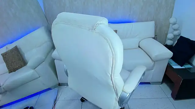 Snapshot of meggan_77 chatting on 28, 12, 2024 meggan 77 online show from 28, 12, 2024