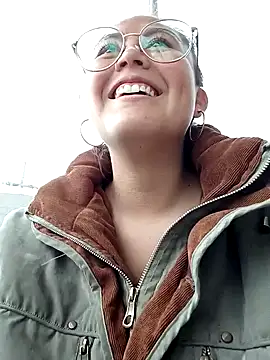 lara moon25 online show from 6, 12, 2024